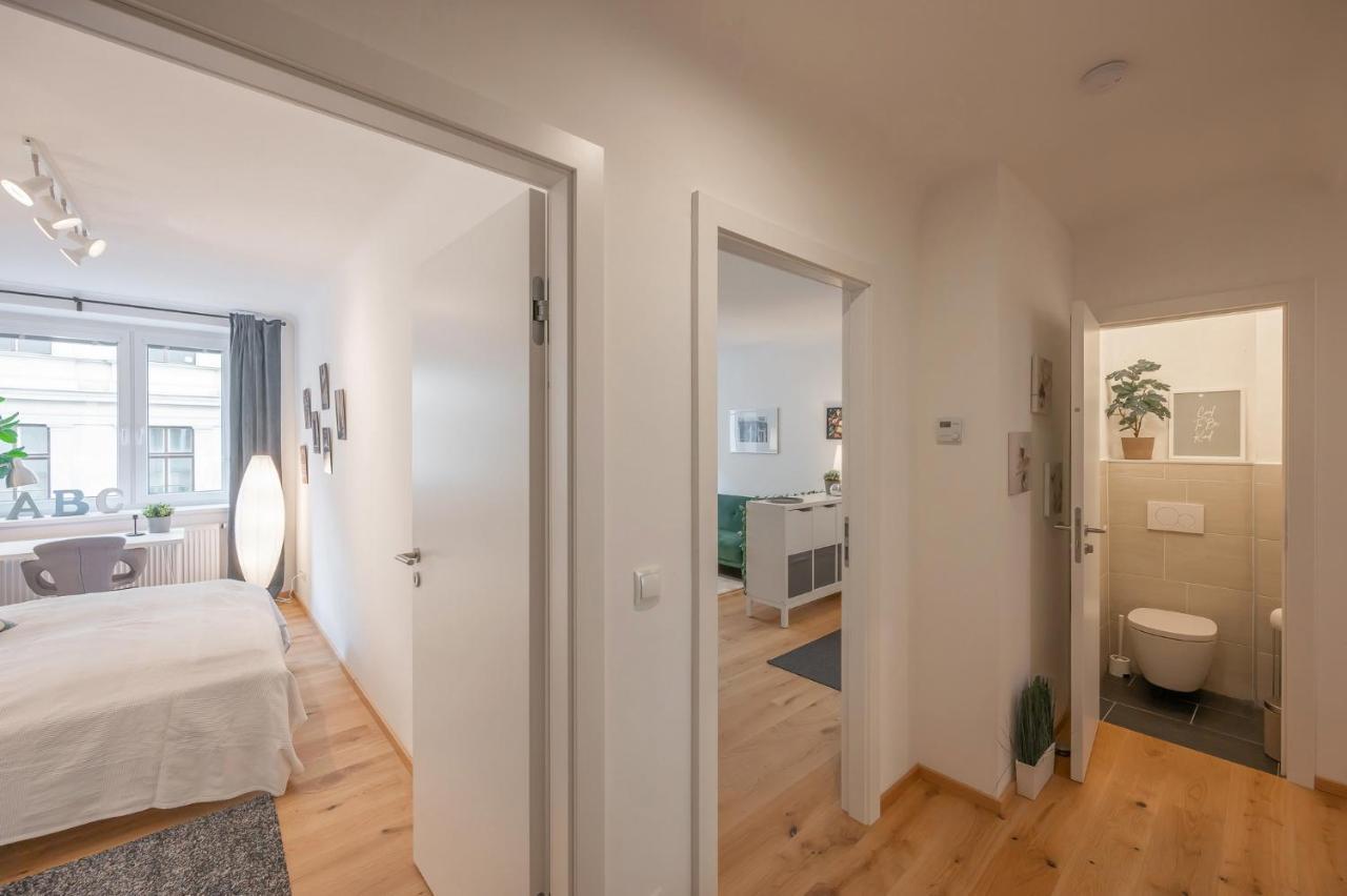 Modern City Center Apartment Відень Екстер'єр фото