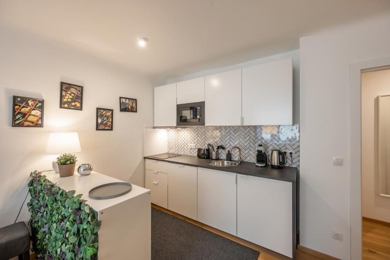 Modern City Center Apartment Відень Екстер'єр фото